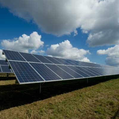 Energiecontract afsluiten in 2026? Let op zonnepanelen en de prijsverwachting