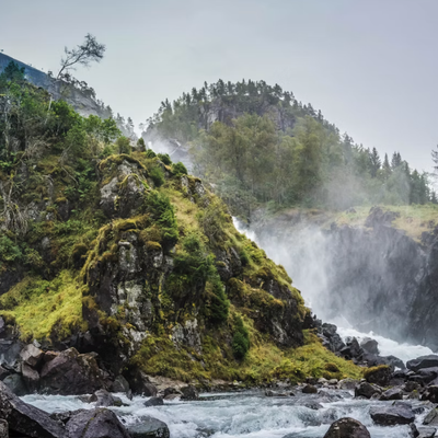 Reizen op waterkracht: hoe Noorwegen zijn treinen en fjordboten schoon houdt